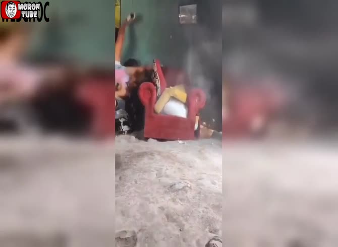 Video :Like never before, he sends his girlfriend flying!